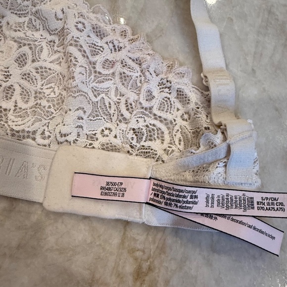 Victoria's Secret‎ Lacy Sexy Bralette; RN54867; Crème; Size Small - Picture 10 of 11